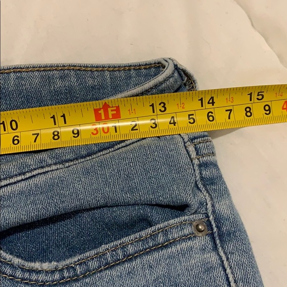 LEVIS 711 with distressing - Picture 5 of 5